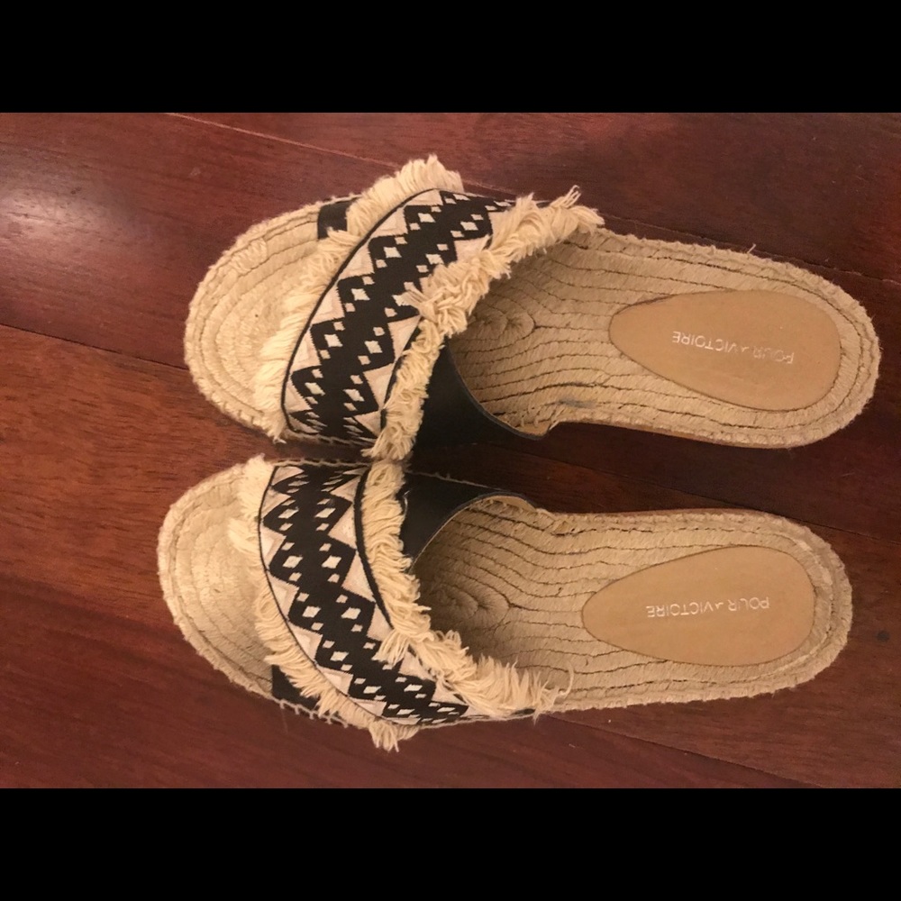 Pour la Victoire Sandal